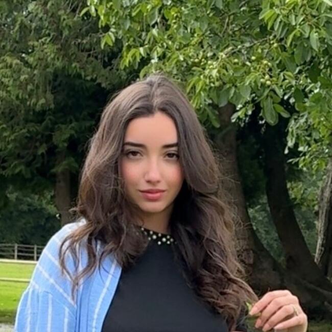 Babysitter in Paris: Manel