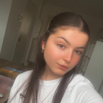 Babysitter in Saint-Brice-en-Coglès: Camille