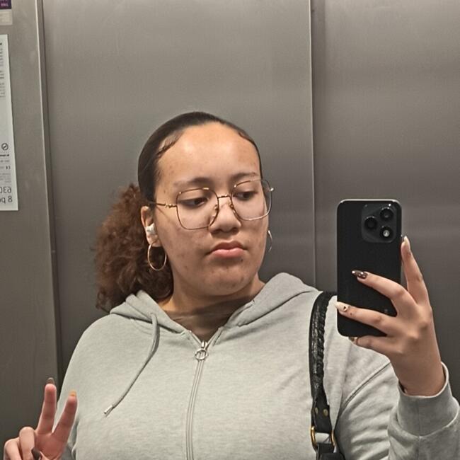 Babysitter in Ormesson-sur-Marne: Lara