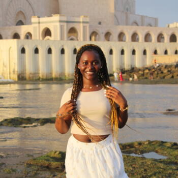 Babysitter in Casablanca: Flora