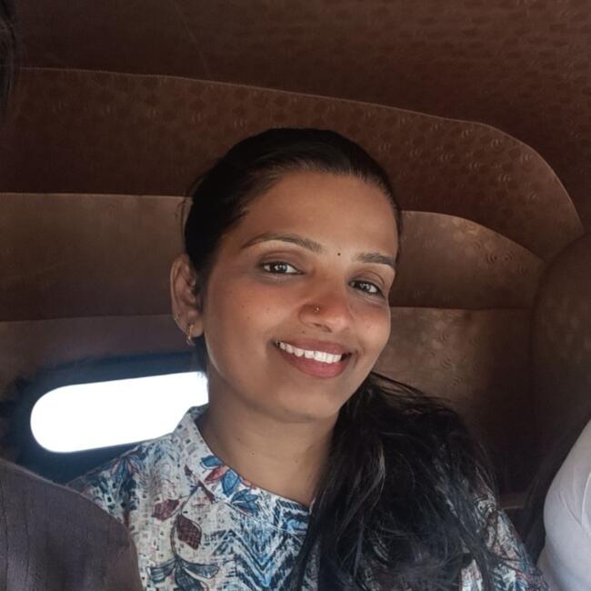 बम्बई में बेबीसिटर: Asha