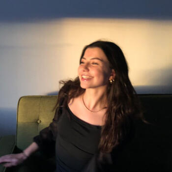 Babysitter in Reyrieux: Louise