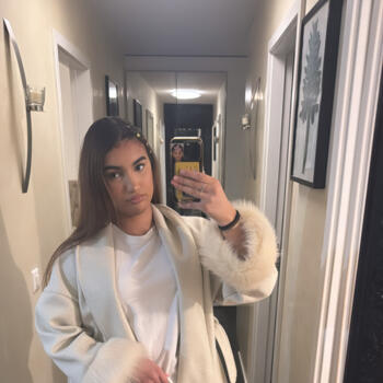 Babysitter in Paris: Aya