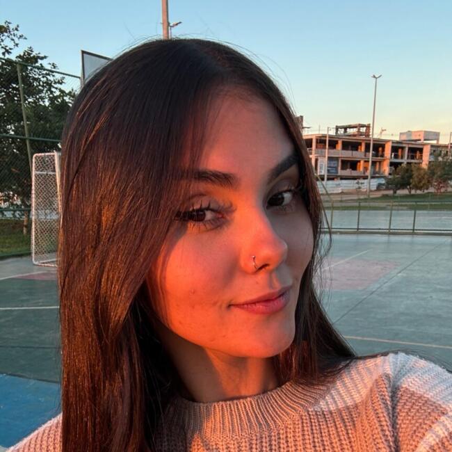 Babysitter in Brasília: Leticia