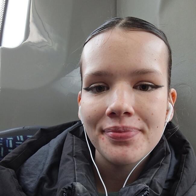 Babysitter in Sunbury-on-Thames: Ellie