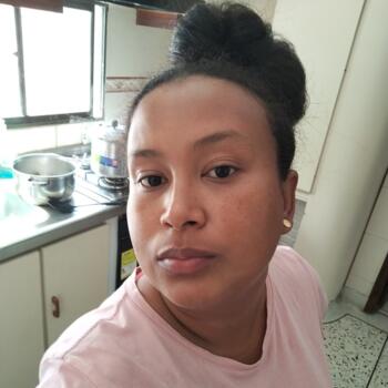 Babysitter in Paris: Nohelia ramos