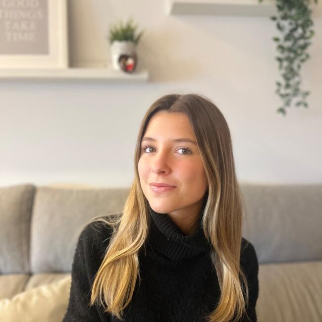 Babysitter in Almada: Laura