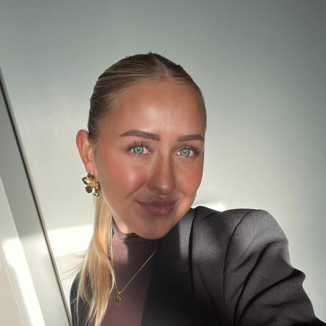 Babysitter in Best: Mara