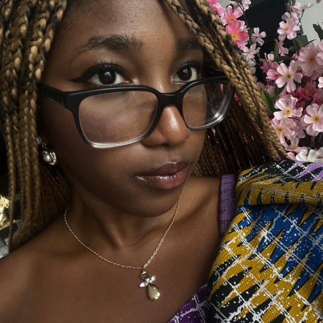 Babysitter in Alexandria: Maxine