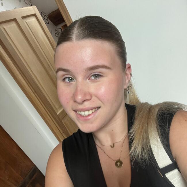 Babysitter in Bruyères-le-Châtel: Kloe