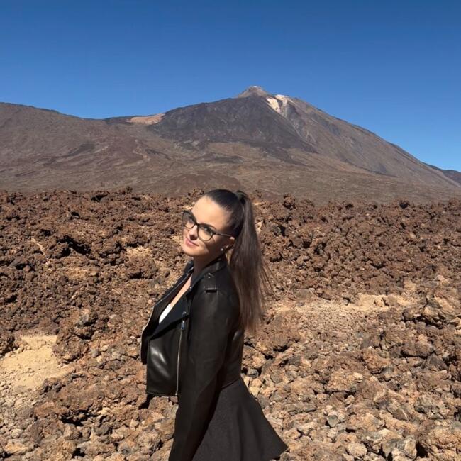 Babysitter in Raduha: Dea