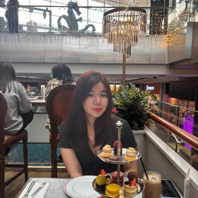 Babysitter in Singapore: Rebecca