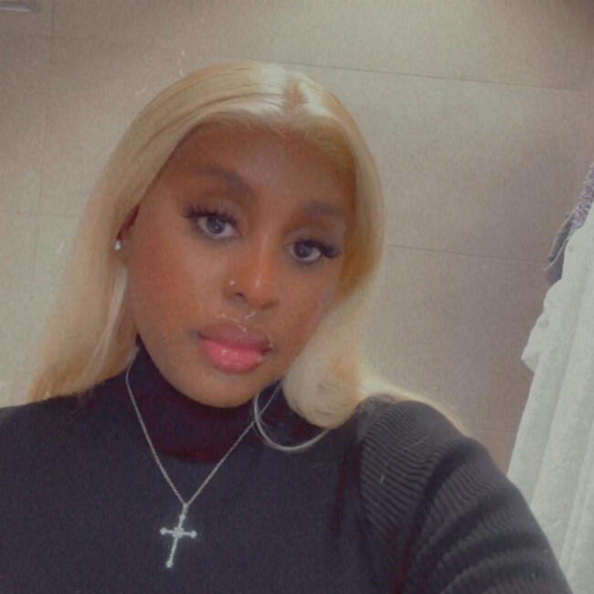 Babysitter Job in Lüttich: Carine