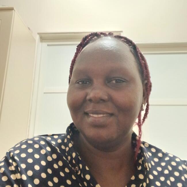 جليسة أطفال في الريان: Mary