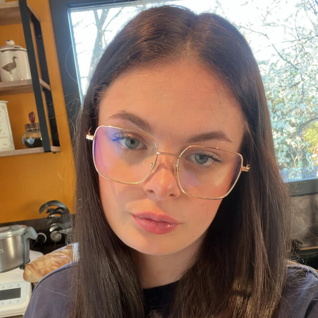 Babysitter in Flat: Lou