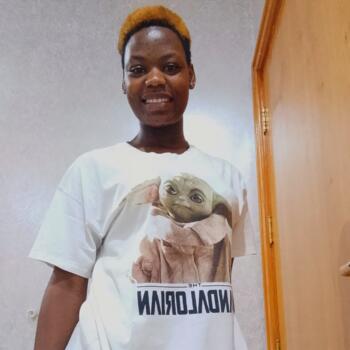 جليسة أطفال في الرياض: Elizabeth