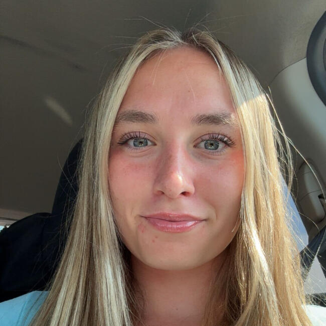 Baby-sitter in Régina: Hailey