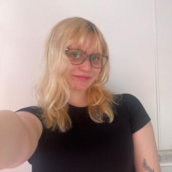 Babysitter in Dunedin: Lily