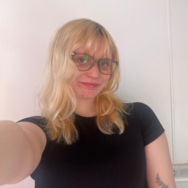 Babysitter in Dunedin: Lily