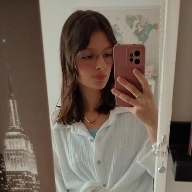 Babysitter in Toulouse: Phoebe