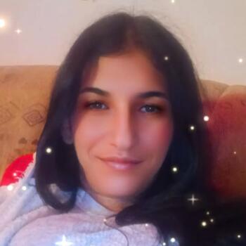 Nanny munka Pécs területén: bébiszitter munka Bernadett