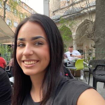 Babysitter in Sarajevo: Sara