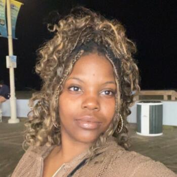 Babysitter Ashburn: Shawana