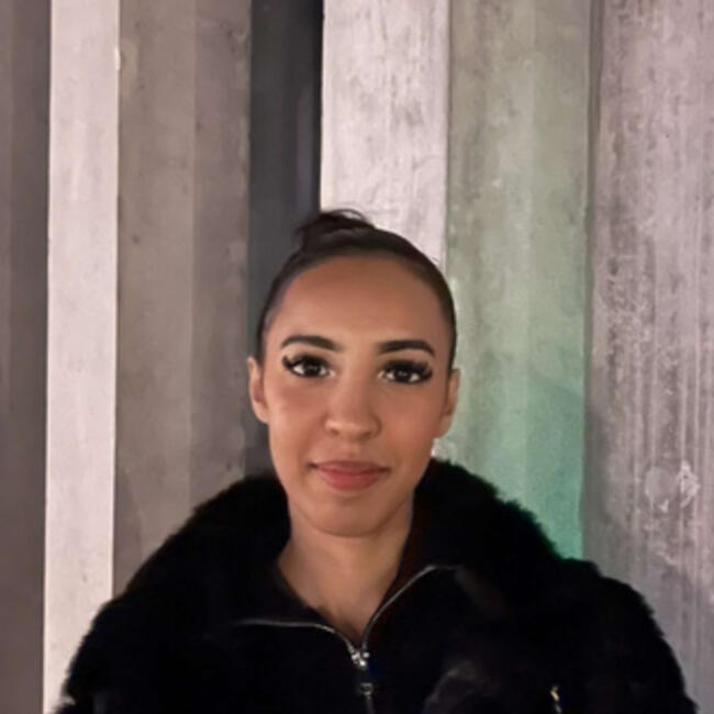 Babysitter in Cannes: Rania