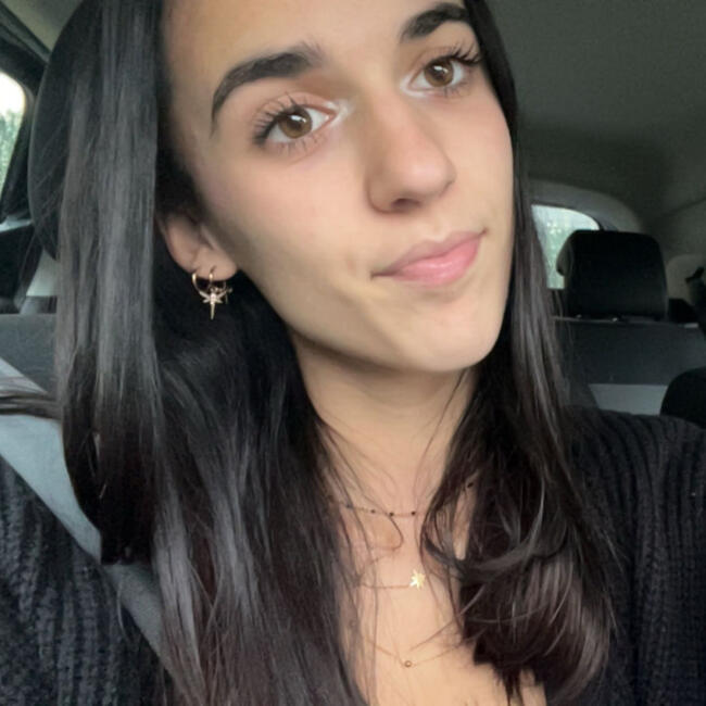 Babysitter in Chartrettes: Laura