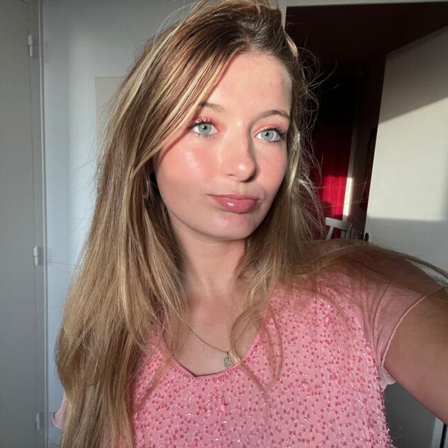 Babysitter in Saint-Herblain: Ellya
