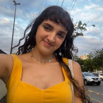 Babysitter Niterói: Yasmin