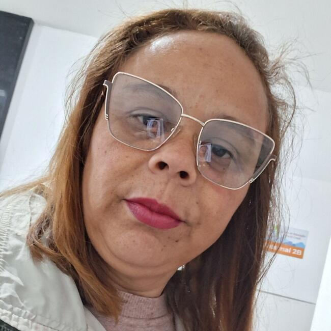 Babysitter in Curitiba: Angela