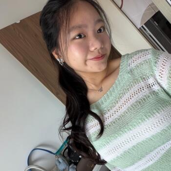 Babysitter in Singapore: Kayla