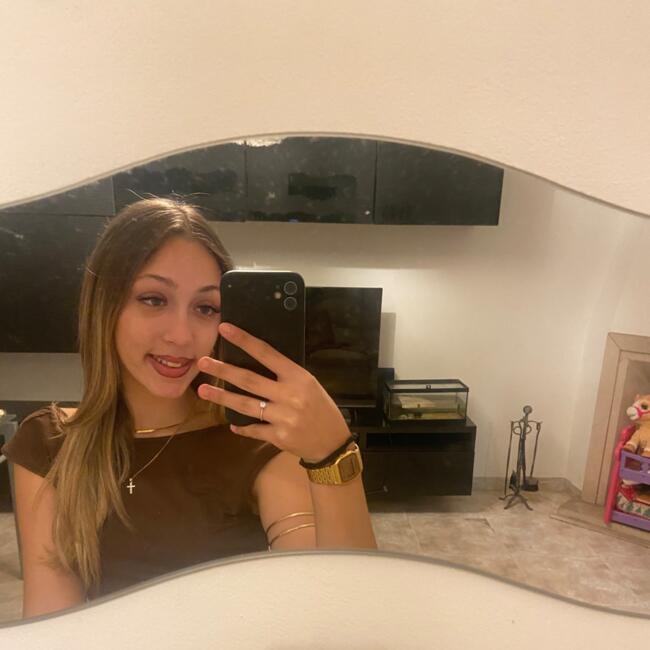 Babysitter em São João da Talha: Iara