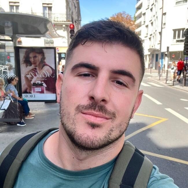 Babysitter in Courbevoie: George