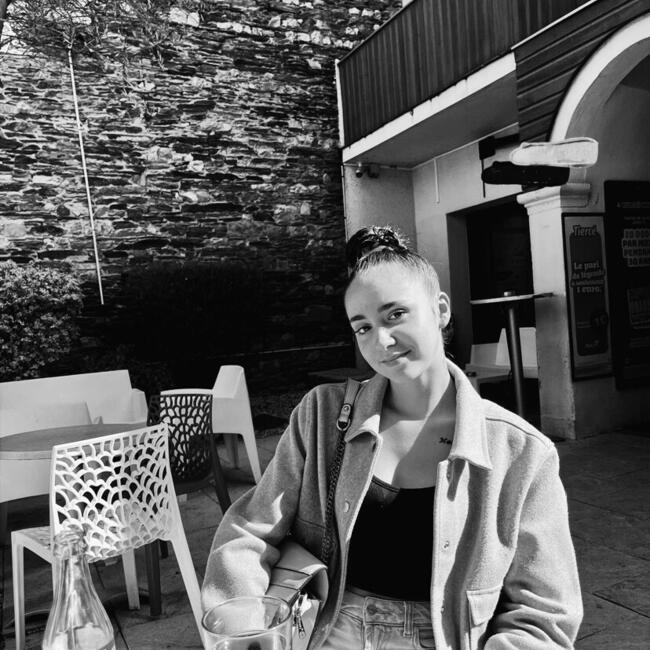 Babysitter in Lorient: Nina