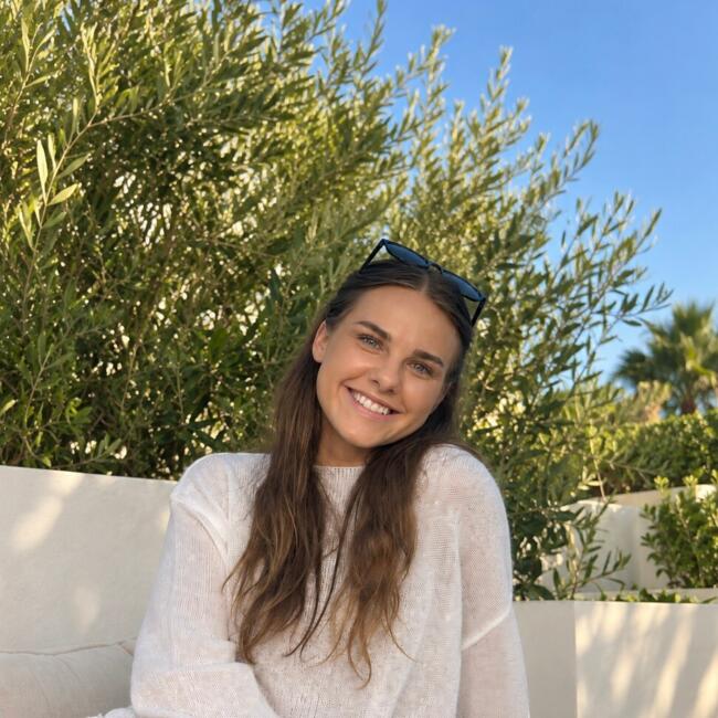 Babysitter in Gold Coast: Madison