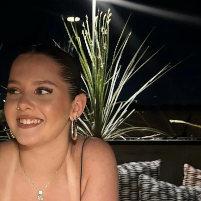 Nanny in Aigáleo: Βίκυ