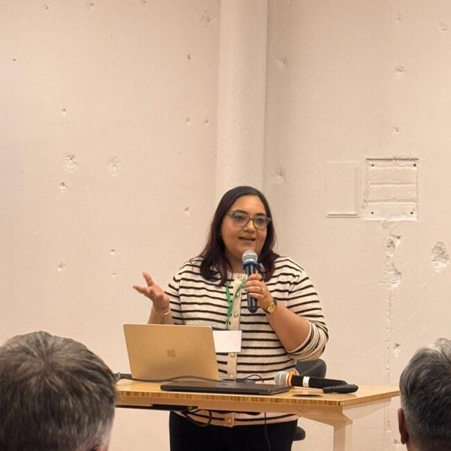 बम्बई में बेबीसिटिंग की नौकरी: Radhika