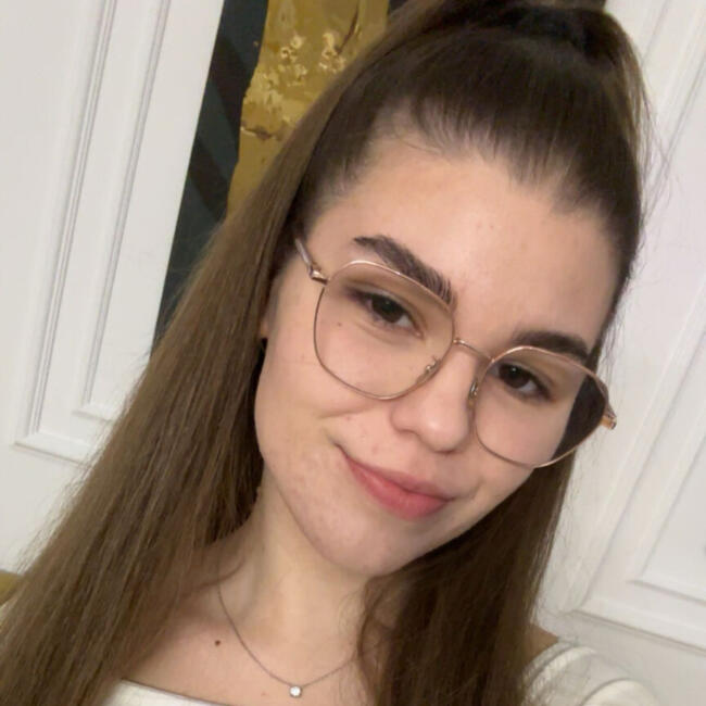 Babysitter in Bistriţa: Carla