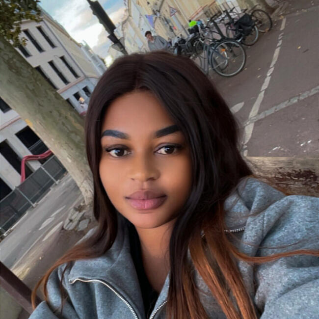 Baby-sitter à Bagneux: Aicha