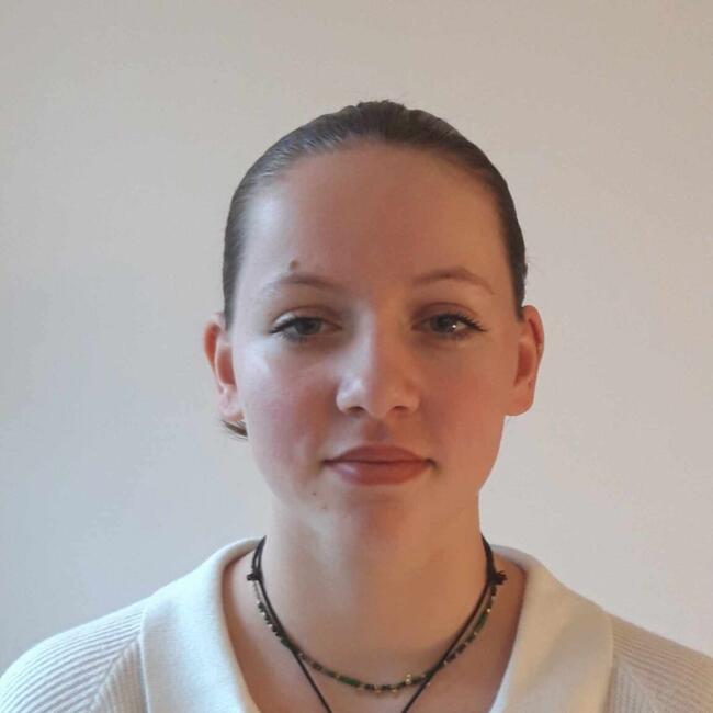 Babysitter in Lozon: Apolline
