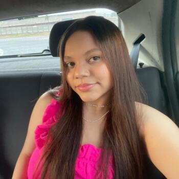 Babysitter in Anápolis: Tia Lud