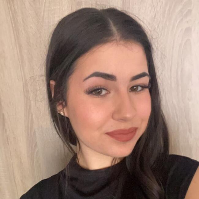 Babysitter in Saint-Georges-lès-Baillargeaux: Clementine