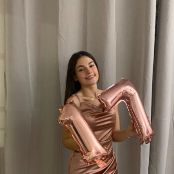 Babysitter in Le Plessis-Pâté: Alana
