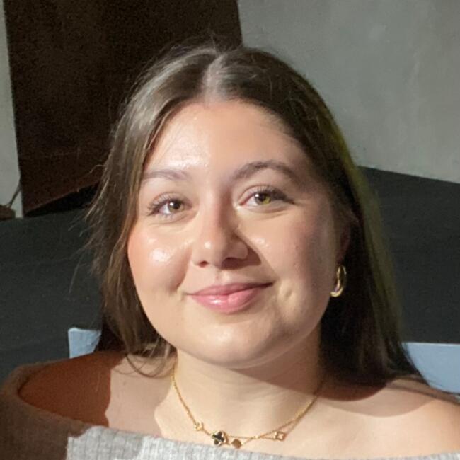 Babysitter in Poitiers: Eléna