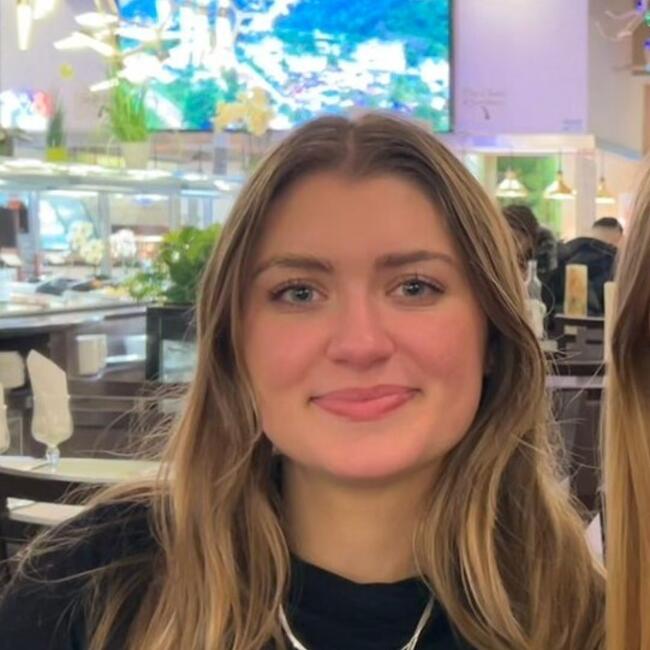 Babysitter in Val-de-la-Haye: Lily-rose