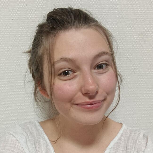 Babysitter in Saïx: Kim