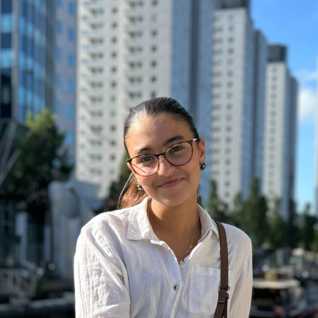 Babysitter in Forest: Ranya