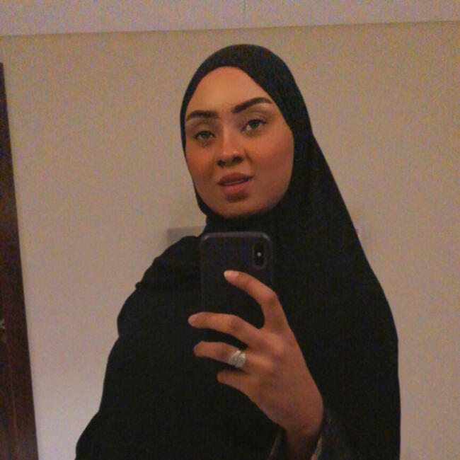 وظيفة جليسة أطفال في دبي: اليازيه خليفه